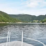 4 Star In Sundlandet Snildal