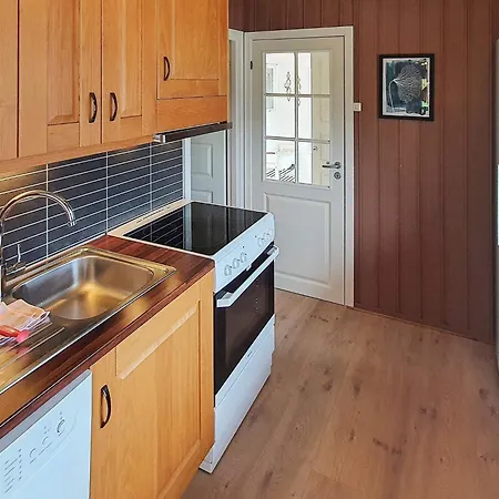 8 Person In Sundlandet Snildal