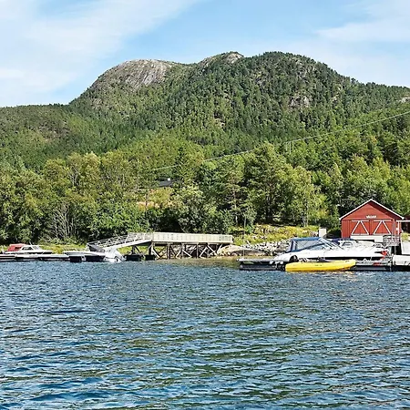 8 Person In Sundlandet *